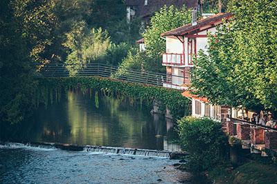 Un cadre bucolique au pied des montagnes basques