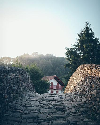 Un cadre bucolique au pied des montagnes basques